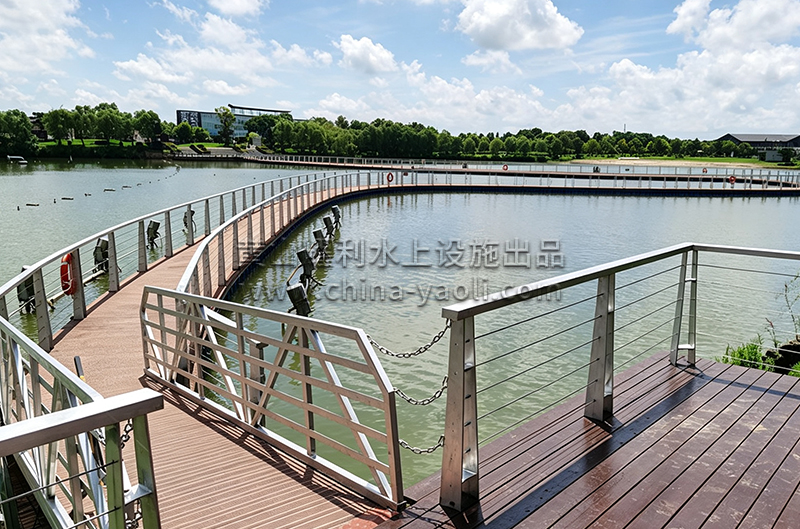 丹顶鹤小镇浮桥.jpg